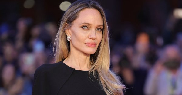 Смелость и вдохновение: Анджелина Джоли продемонстрировала шрамы от мастэктомии