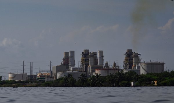 В Венесуэле из-за блокады заканчиваются запасы нефти