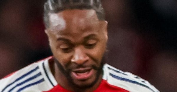 Кто спасет карьеру падающего Стерлинга?