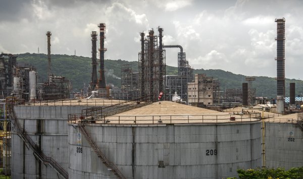 Нефть продемонстрировала самое большое падение за три недели на фоне внимания к перенасыщению