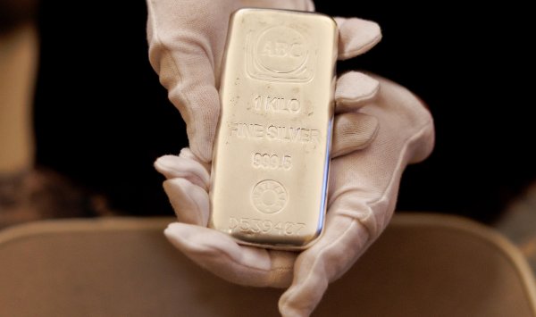 Серебро упало до самого большого однодневного падения за более чем пять лет