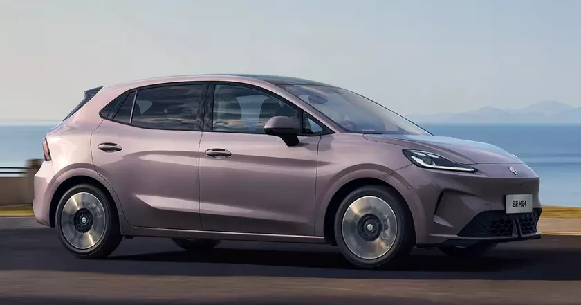 MG начала продажи первого бюджетного электромобиля с полутвердой батареей