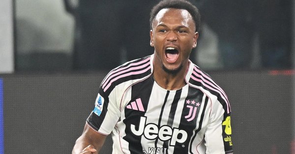 «Ювентус» обыграл «Рому» со счетом 2:1 и отстает от лидера в 4 очках.