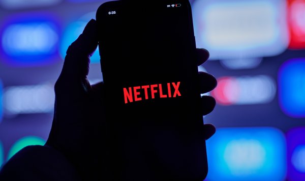 Warner Bros. начинает переговоры об эксклюзивном соглашении с Netflix