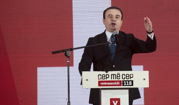 Косово пытается выйти из политического кризиса с помощью новых выборов