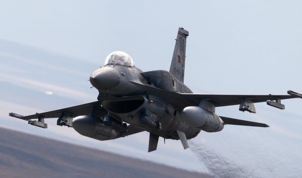 Турецкие истребители F-16 сбили над Черным морем заблудший беспилотник