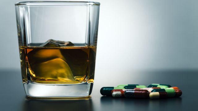 Как алкоголь усиливает токсичность парацетамола, НПВП и опиоидов?