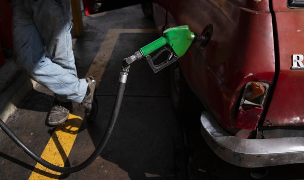 Цены на нефть растут после обещаний Китая ускорить экономический рост