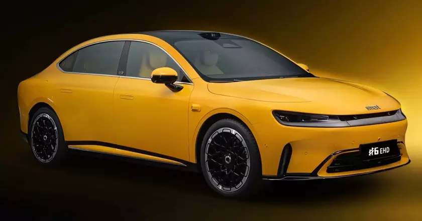 Седан Smart №6 оказался почти таким же длинным, как два старых ForTwo.