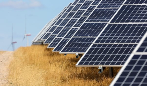 BNEF впервые прогнозирует замедление глобального роста солнечной энергии