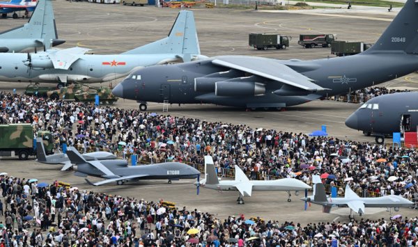 Китай представил самый большой в мире базовый корабль-носитель дронов