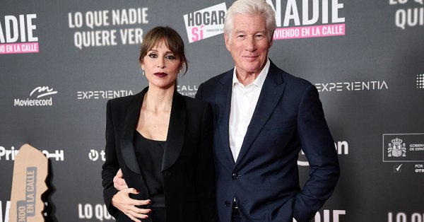 Семейный выход — Ричард Гир с женой Алехандрой на красной дорожке