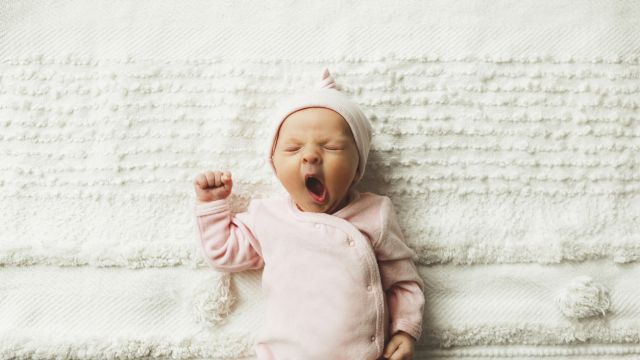 Когда малыш начинает активно мечтать и что происходит во сне?