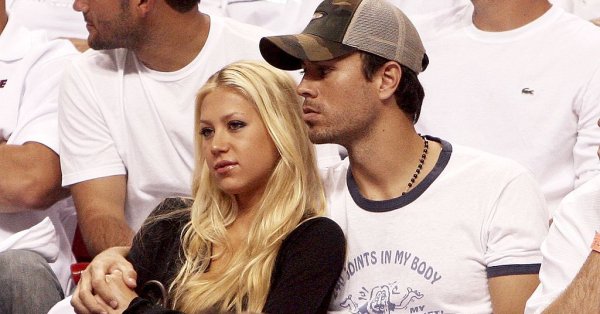 Семья из шести человек - Анна Курникова и Энрике Иглесиас показали своих четверых детей