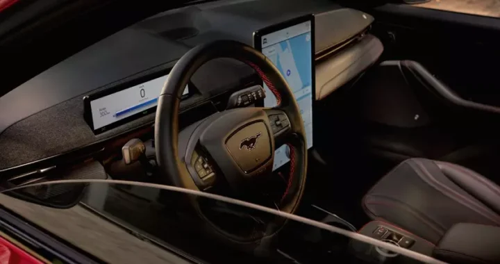 Сенсорный экран вашего автомобиля может отвлекать больше, чем вы думаете