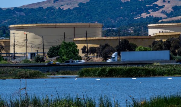 Нефть движется к падению вторую неделю