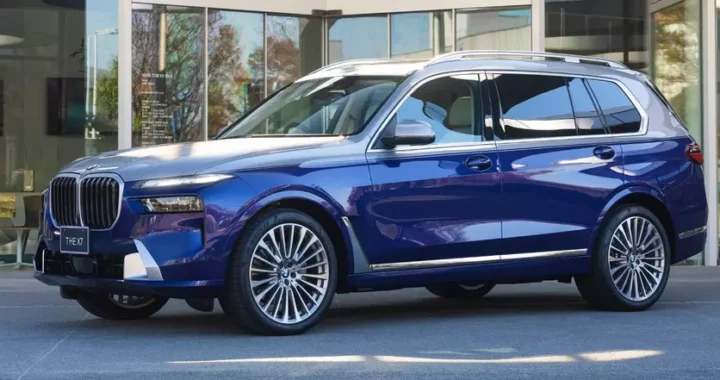 Новый BMW X7 получит опциональную двухцветную окраску.