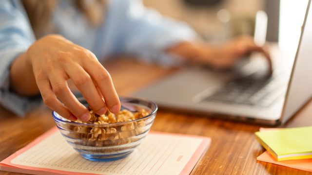 Орехи не повышают риск дивертикулита