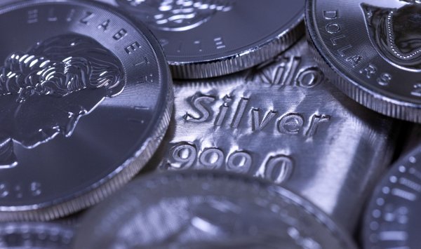 Серебро достигло рекордной отметки выше 90 долларов, поскольку ралли драгоценных металлов продолжается