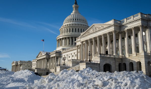 Федеральные офисы США закрылись из-за голосования Палаты представителей по соглашению Трампа