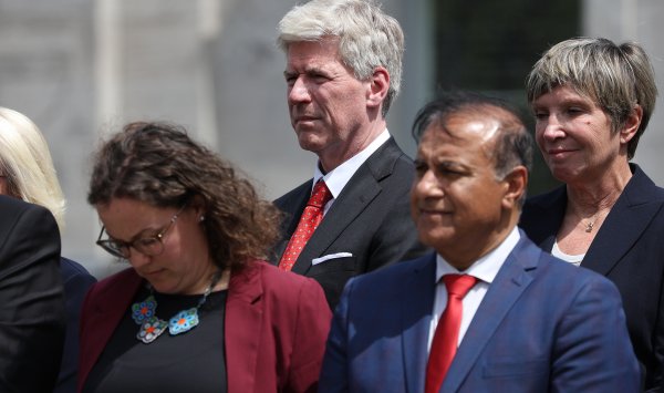 Канада и Индия обещают увеличить торговлю нефтью и топливом