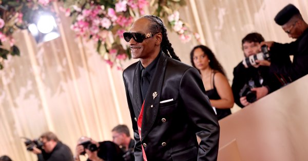 Почему звезда хип-хопа Снуп Догг подвергся цензуре на «Золотом глобусе»