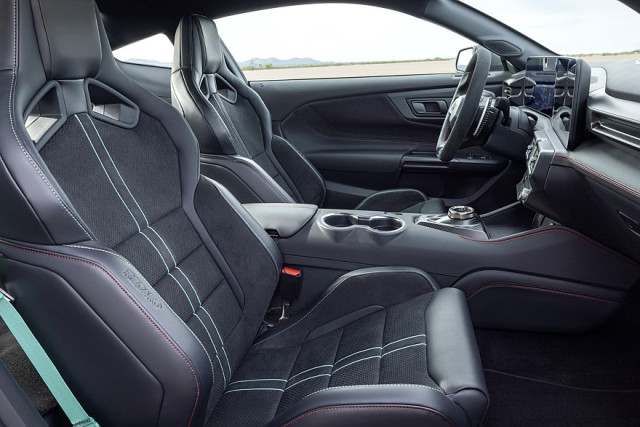 Форд Мустанг Дарк Хорс СК