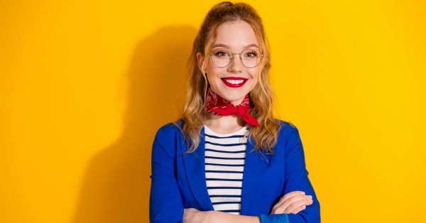 Красота, мода и стиль – самые элегантные образы для офиса в красном и синем цвете