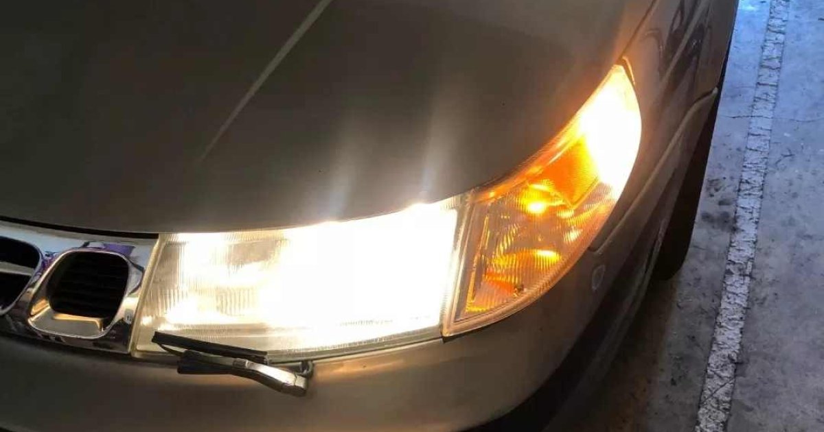 Почему Saab поставил задние фонари спереди