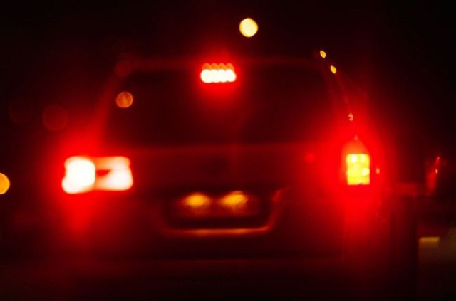 останавливается