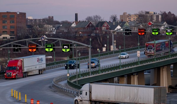 Трамп пригрозил Канаде 100% тарифами, если она заключит торговую сделку с Китаем