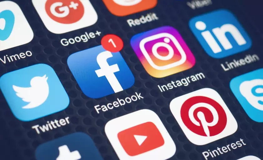 Французские законодатели поддержали запрет в социальных сетях для детей до 15 лет