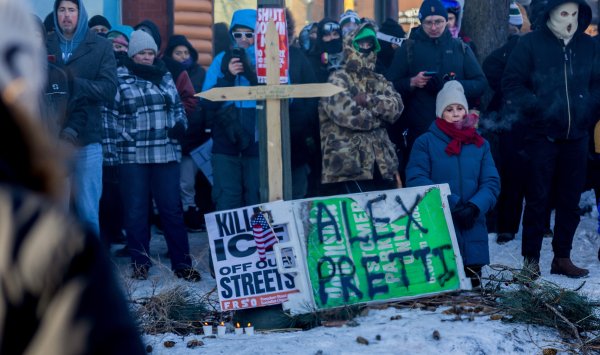 Республиканцы спорят по поводу иммиграционных мер Трампа после нового убийства