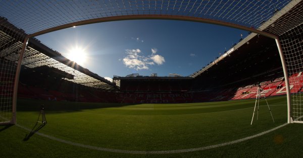 Жестокие финансовые новости ударили по «Манчестер Юнайтед», занимающему первое место в Европе.