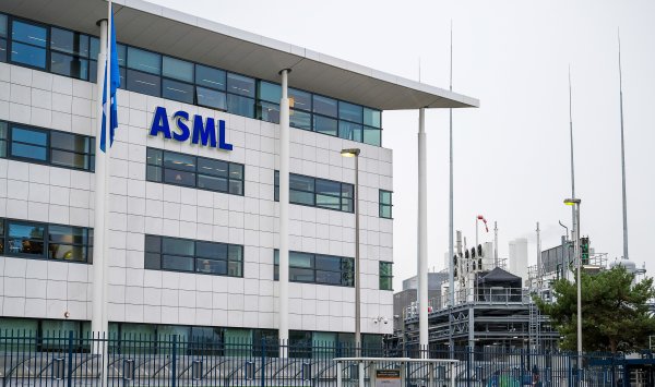 ASML превзошла ожидания, выпустив рекордные заказы на бум искусственного интеллекта