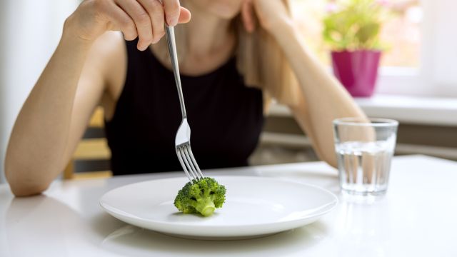 Почему строгие диеты не являются ключом к похудению?