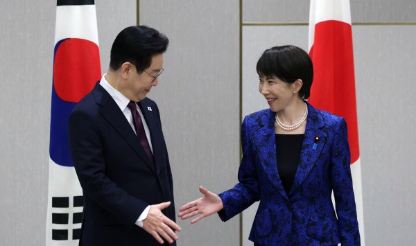 Япония стремится к новому сближению с Южной Кореей после разлада с Китаем
