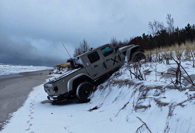 застрявший джип