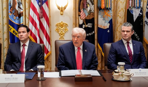 Трамп: США готовы «спасти» протестующих в Иране в случае нападения