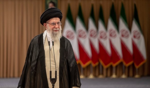 Тихомир Безлов: Иран переживает худший кризис за последние десятилетия