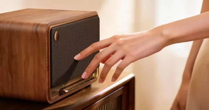 Edifier выпустила обновленную ретро-колонку M330 II в деревянном корпусе — теперь с мощностью до 120 Вт и поддержкой AirPlay 2 и LDAC