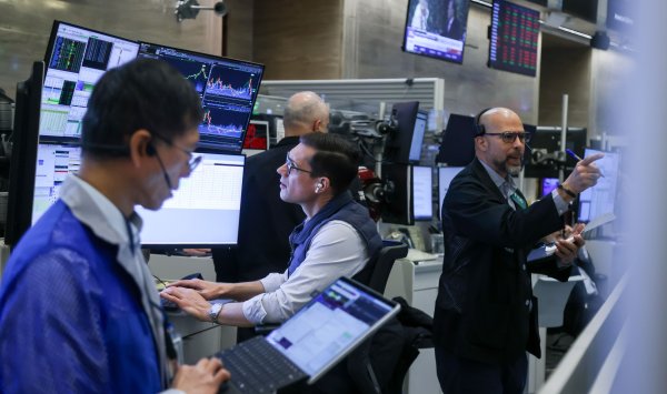 Одновременный крах популярных торгов на Уолл-стрит намекает на риск в 2026 году.