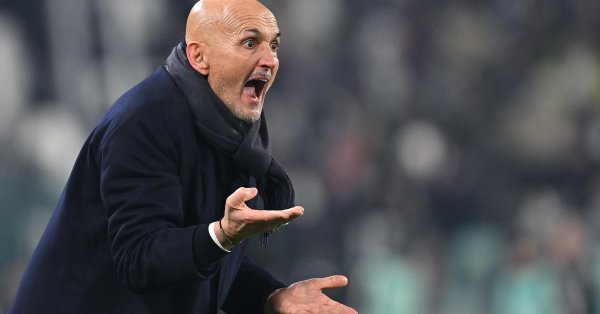 Спаллетти подрался с фанатом, а затем дал Опенде пощечину (ВИДЕО)