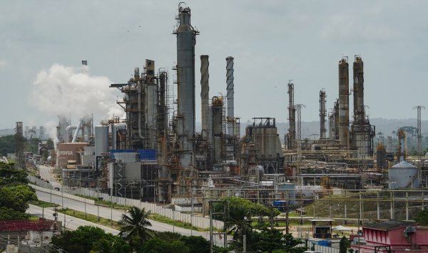 Трамп: США могут восстановить инвестиции в нефтяной сектор Венесуэлы