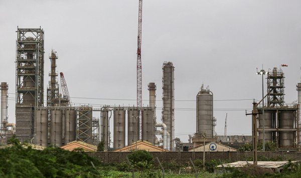 Индия снова покупает российскую нефть, но не у России