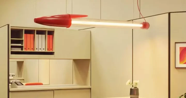 Seletti представила Bic Lamp — лампу в форме культовой шариковой ручки.