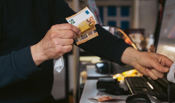 Г. Пырванов: В 2026 году двузначный рост зарплат в нашей стране закончится