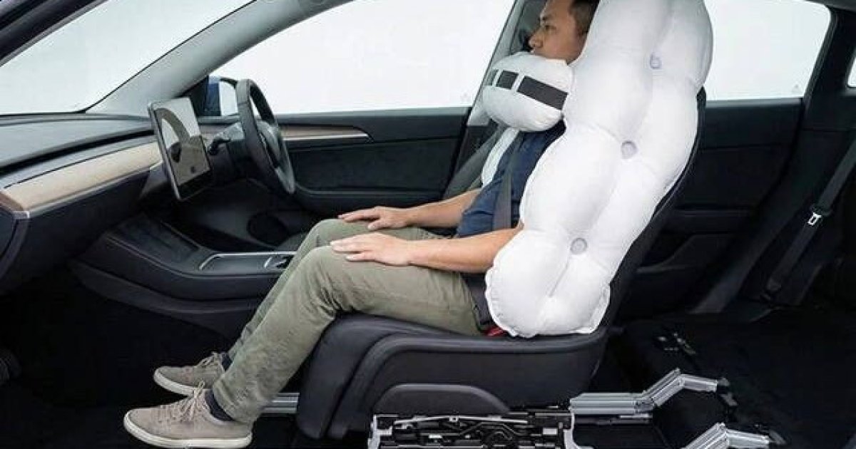 Китайская подушка безопасности превращается в кокон вокруг пассажира