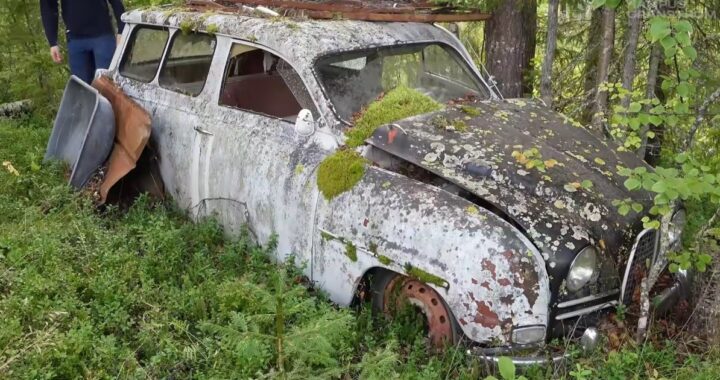 Редкий шведский автомобиль загорелся после более чем полувекового пребывания в лесу