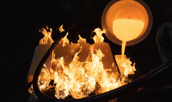 Золото и серебро подскочили на фоне неопределенности в Венесуэле